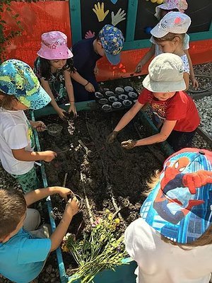 In picioarele goale - Loc de joaca pentru copii